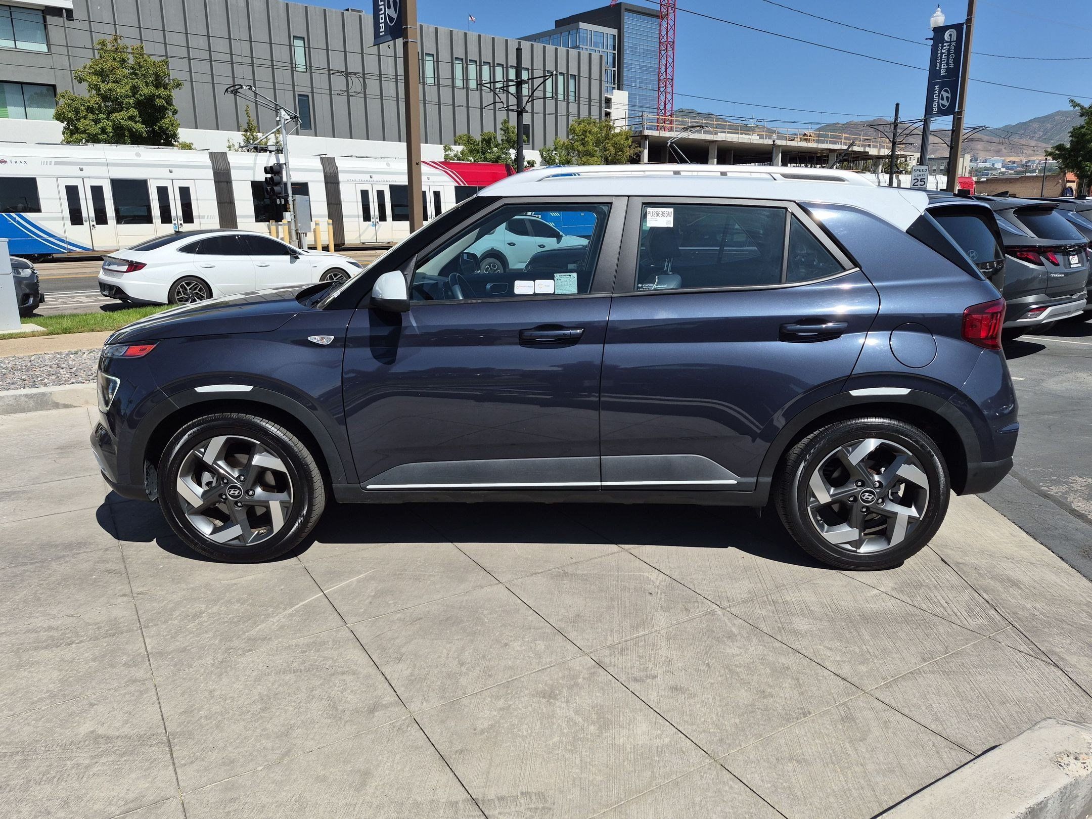 Certified 2023 Hyundai Venue Limited w/ Cargo Package FWD image 9