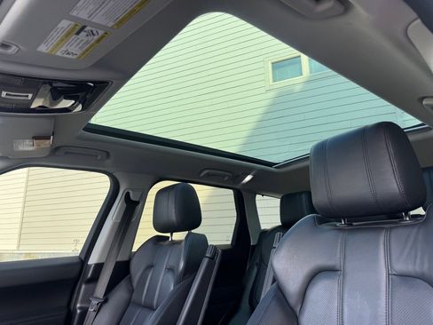 Used 2017 Land Rover Range Rover Sport SE image 13