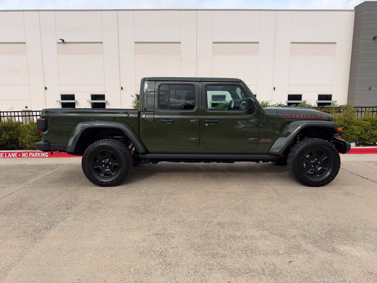 Used 2022 Jeep Gladiator Mojave w/ LED Lighting Group AWD/4WD image 9