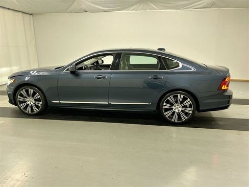 Used 2022 Volvo S90 B6 Inscription w/ Advanced Package image 6