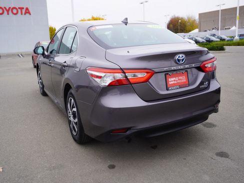 Used 2019 Toyota Camry LE image 9