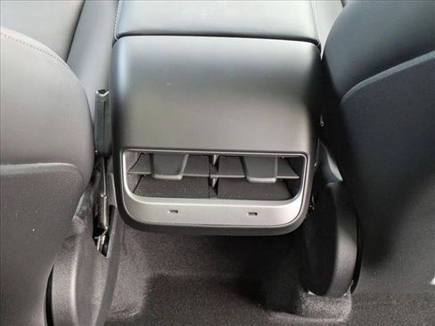 Used 2023 Tesla Model Y Long Range image 18