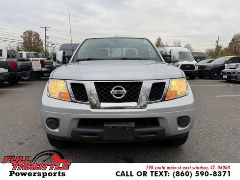 Used 2015 Nissan Frontier SV image 3