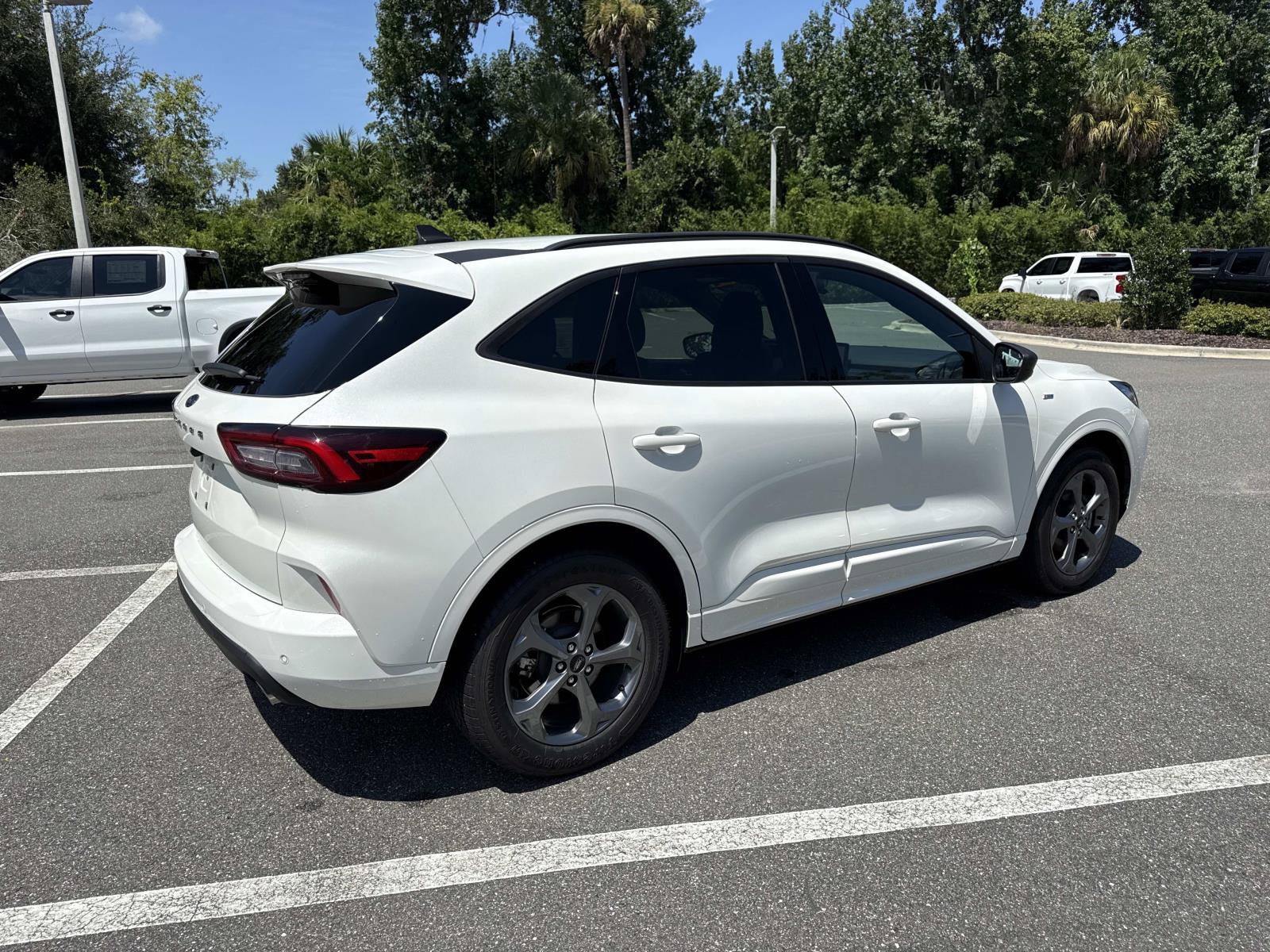 Used 2024 Ford Escape ST-Line w/ Tech Pack #1 FWD image 3