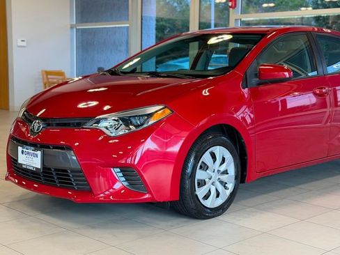 Used 2016 Toyota Corolla LE FWD image 3