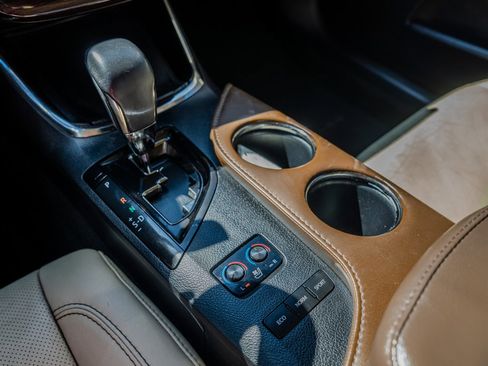 Used 2013 Toyota Avalon Limited image 22