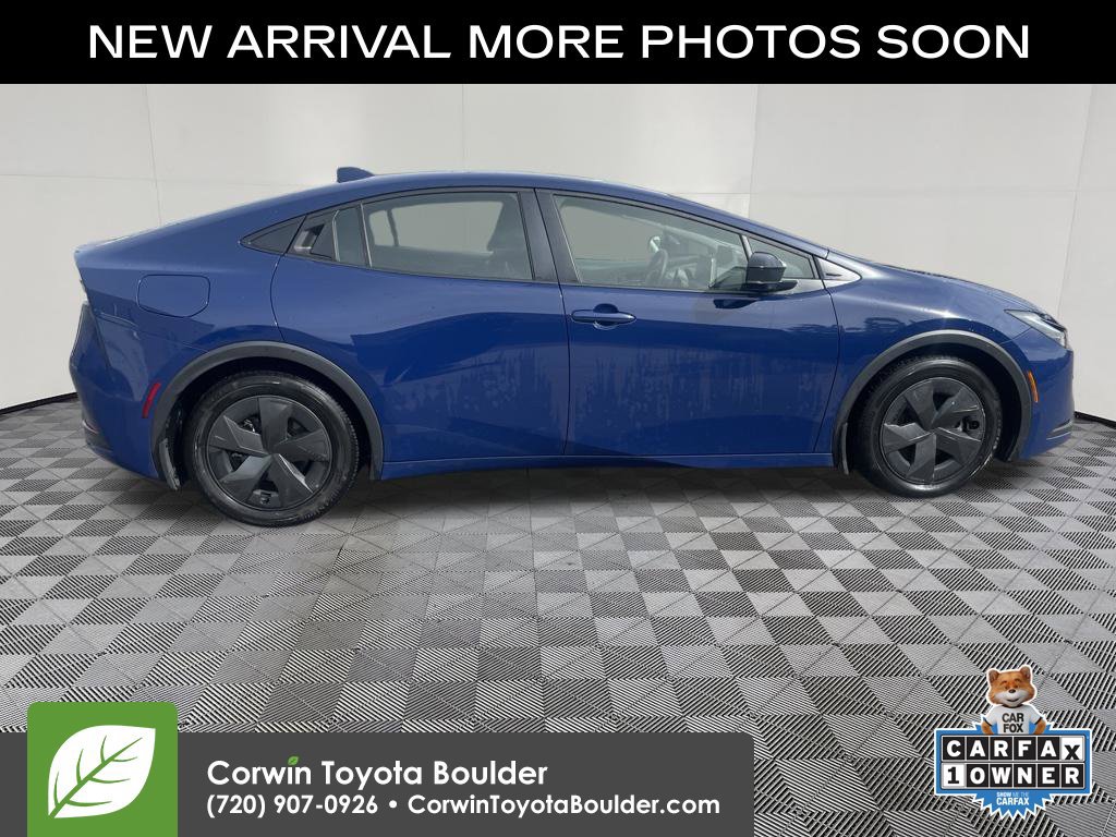 Used 2025 Toyota Prius Plug-In Hybrid FWD image 9