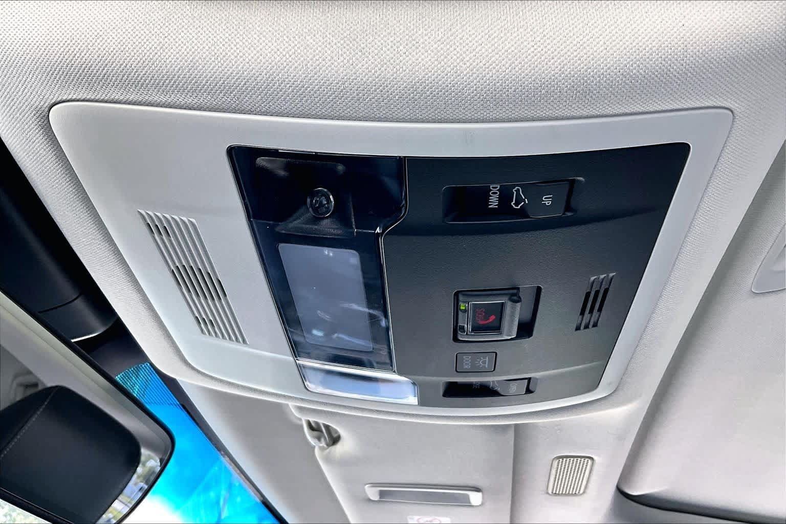 Used 2020 Lexus ES 300h w/ Premium Package FWD image 32