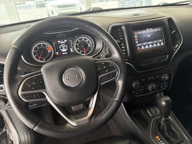 Used 2019 Jeep Cherokee Latitude Plus FWD image 17