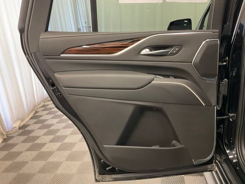 Used 2022 Cadillac Escalade Premium Luxury AWD/4WD image 33