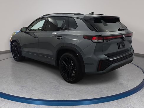 New 2026 Volkswagen Tiguan SE R-Line FWD image 7