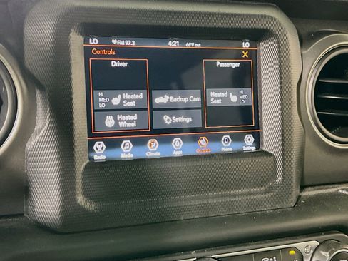 Used 2023 Jeep Gladiator Sport AWD/4WD image 19
