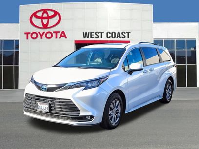 Used 2025 Toyota Sienna XLE