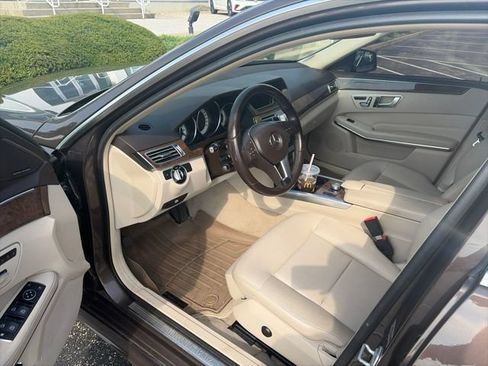 Used 2014 Mercedes-Benz E 250 BlueTEC 4MATIC Sedan image 5