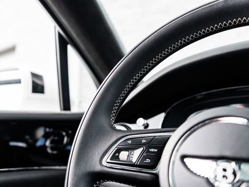 Certified 2022 Bentley Bentayga AWD/4WD image 31