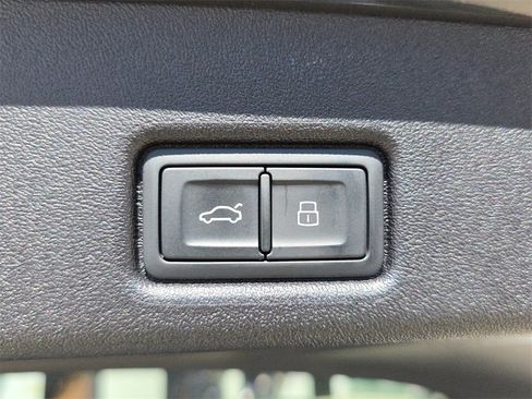 New 2025 Audi Q5 Prestige image 13