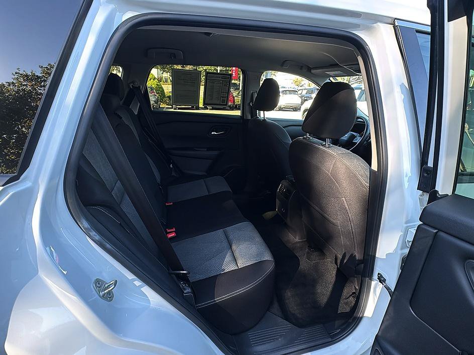 Certified 2025 Nissan Rogue SV AWD/4WD image 22