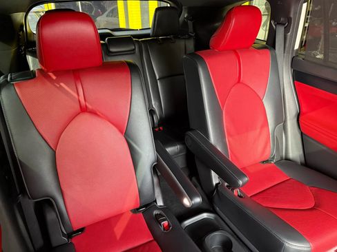 Used 2021 Toyota Highlander XSE image 24