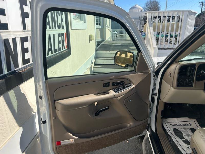 Used 2005 Chevrolet Tahoe LT w/ LT Preferred Equipment Group AWD/4WD image 8