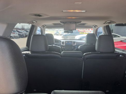 Used 2016 Honda Pilot Touring image 7