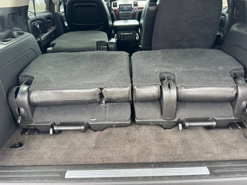 Used 2009 Cadillac Escalade AWD image 16