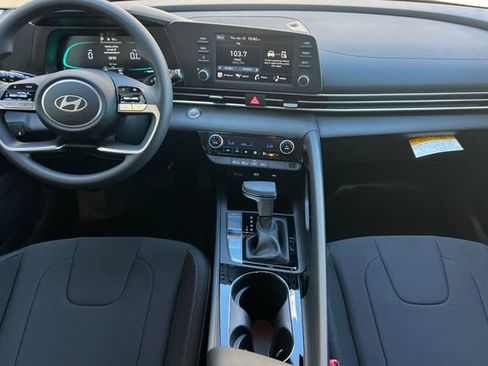New 2026 Hyundai Elantra Hybrid FWD image 12