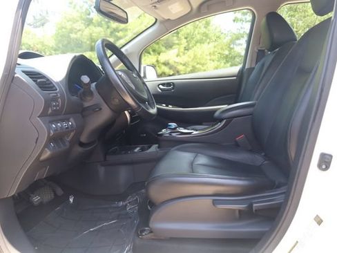 Used 2015 Nissan Leaf SL w/ Premium Package FWD image 14