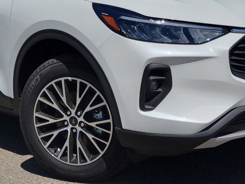 New 2024 Ford Escape SE image 3