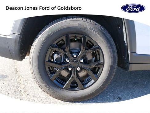 Used 2024 Jeep Grand Cherokee L Altitude image 11