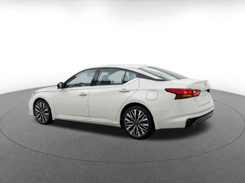 Used 2025 Nissan Altima 2.5 SV FWD image 7