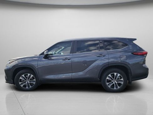 Used 2023 Toyota Highlander XLE AWD/4WD image 21