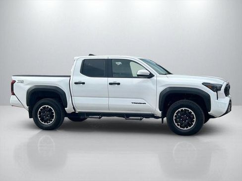 Certified 2024 Toyota Tacoma TRD Off-Road image 4