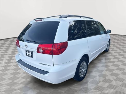 Used 2010 Toyota Sienna FWD image 6
