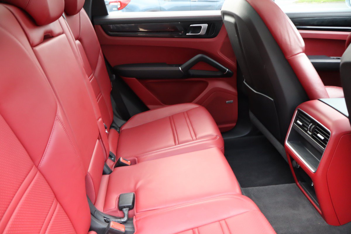 Used 2021 Porsche Cayenne AWD/4WD image 18