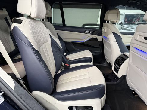 Used 2020 BMW X7 M50i image 25