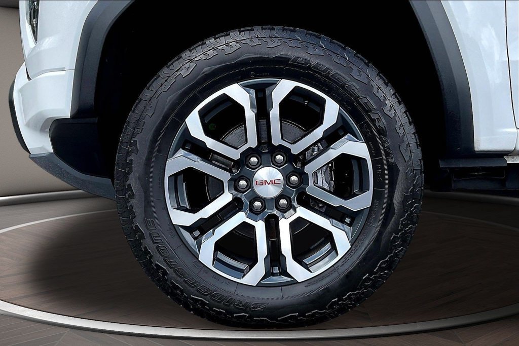 Used 2024 GMC Canyon AT4 w/ Technology Package AWD/4WD image 38