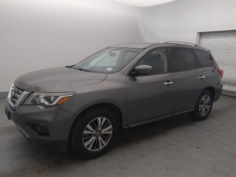 Used 2018 Nissan Pathfinder SL image 2