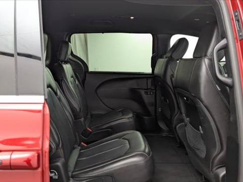 Used 2025 Chrysler Pacifica Select FWD image 17