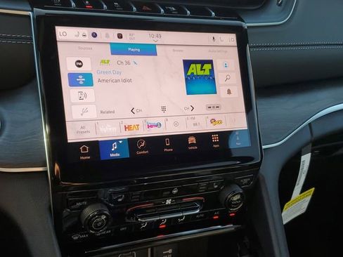 New 2025 Jeep Grand Cherokee Limited w/ Black Appearance Package image 10