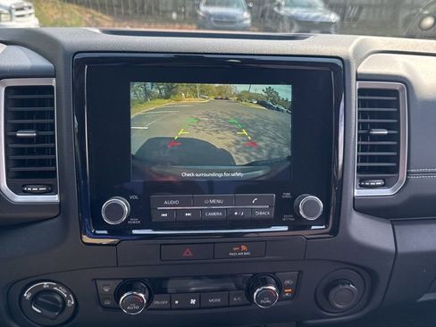 Used 2022 Nissan Frontier SV image 18