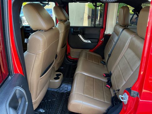 Used 2012 Jeep Wrangler Unlimited Sahara w/ Connectivity Group AWD/4WD image 15