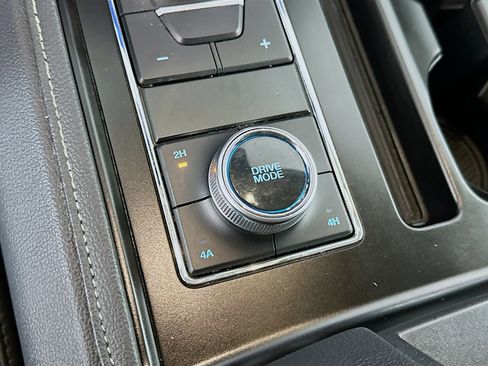 Used 2024 Ford Expedition Max XLT image 26