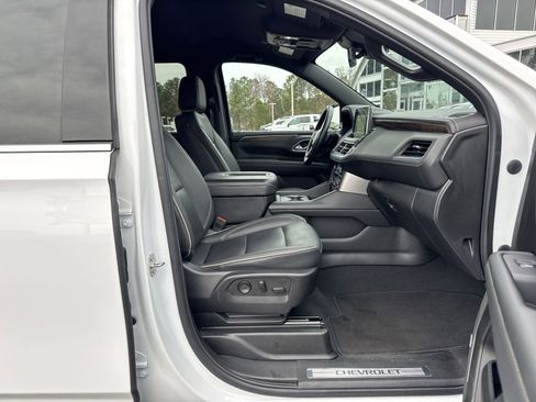 Used 2023 Chevrolet Suburban Premier image 33