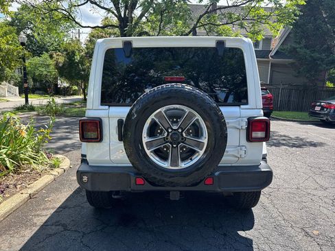 Used 2019 Jeep Wrangler Unlimited Sahara AWD/4WD image 9