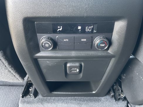 Used 2023 Chevrolet Traverse LT w/ Rear Camera Mirror Package AWD/4WD image 18