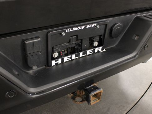 Used 2023 GMC Sierra 1500 AT4 w/ Technology Package AWD/4WD image 11