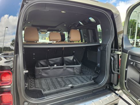 Certified 2025 Land Rover Defender 110 X-Dynamic SE AWD/4WD image 8