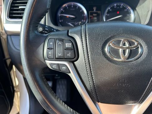 Used 2014 Toyota Highlander XLE FWD image 20