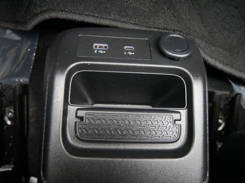 Certified 2024 Nissan Ariya AWD image 31