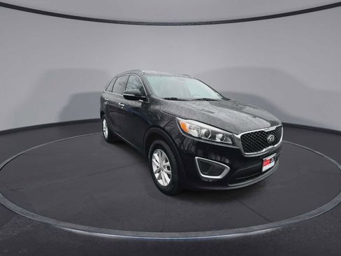 Used 2017 Kia Sorento LX image 2